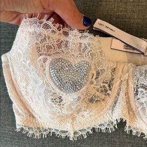 Victorias Secret Elegant Lace Underwire Bra in pink with Rhinestone Hearts 💕